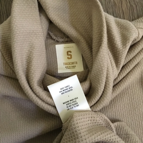 Tracksmith Merino Wool Blend Fells Turtleneck - Picture 4 of 6